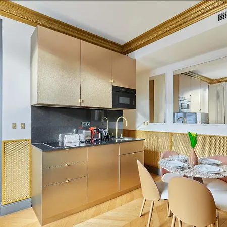 Champs Elysees - Avenue Montaigne By Prestige דירה פריז